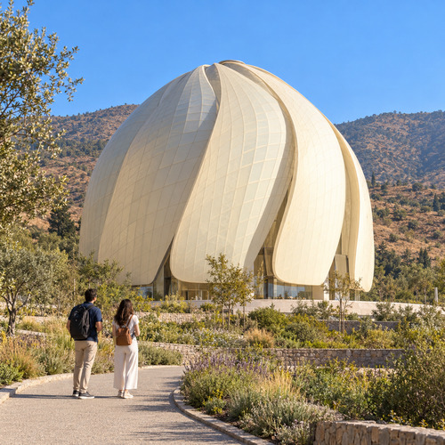 Templo Bahá’í & Cousiño Macul: Arquitectura y Vinos